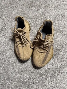 Yeezy Boost Sneakers size 4